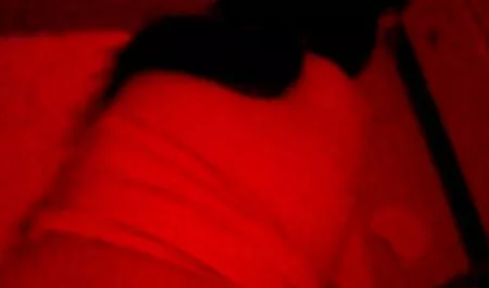 College-Mädchen, das Küsse und vieles mehr pornofilme von omas verkauft