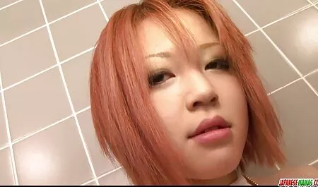 Olya gibt Handjob, bis Sperma auf ihrem omasexkostenlos Körper explodiert