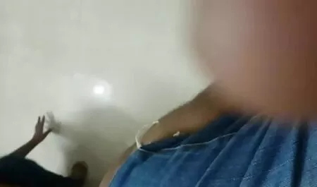Mädchen duschen und machen sich bereit kostenloser oma sex für die Clubs