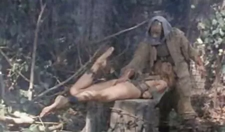 Die gut aussehende vollbusige Kathryn gibt pornofilme mit omas ihr Bestes