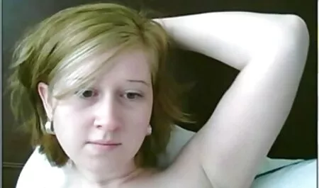 Junge Frau saugt omafotze porn und fickt mit Fotograf
