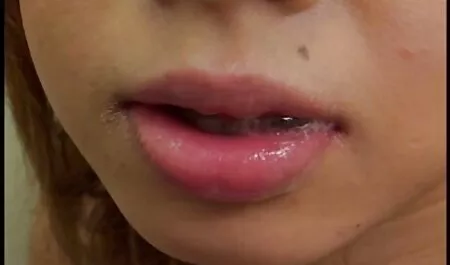 Blonder kostenloser sex mit omas Blowjob im Auto