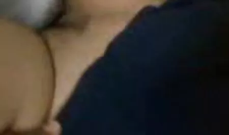 19 Jahre altes kostenlose granny sexfilme Baby saugt einen großen Schwanz