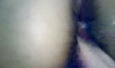 Nette Blondine nimmt gratis oma sex filme ersten großen schwarzen Schwanz