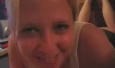 Schlanke kostenlose omasexvideos schwarze Freundin Pussy spielen
