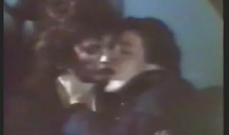 Unzensierter japanischer MILF-Gangbang sex oma gratis mit zwei Jungs