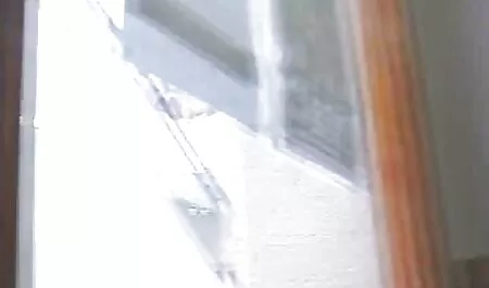 Heiße Brünette rasiert oma sex video kostenlos ihre fette Muschi am Pool zum Ficken