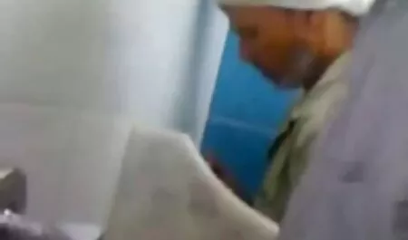 Junges Mädchen saugt porn oma einen riesigen Schwanz