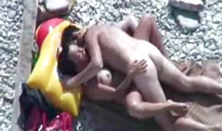Schlanke, schwüle asiatische Streifen pornofilme von omas und Posen, während sie ihre schönen Titten streichelt