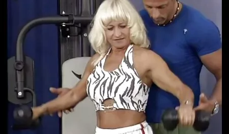 perfekter großer Arsch vor sex mit der oma kostenlos der Kamera (kein Ton)